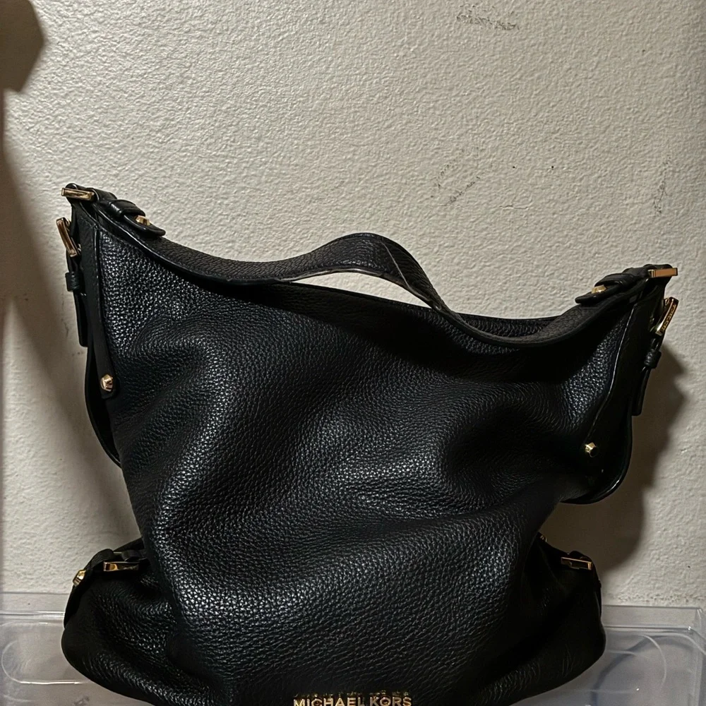 Michael Kors Black Leather Hobo Bag with Textured Finish - Picture 2 of 4